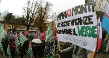 Sciopero, 500 lavoratori in piazza / VIDEO