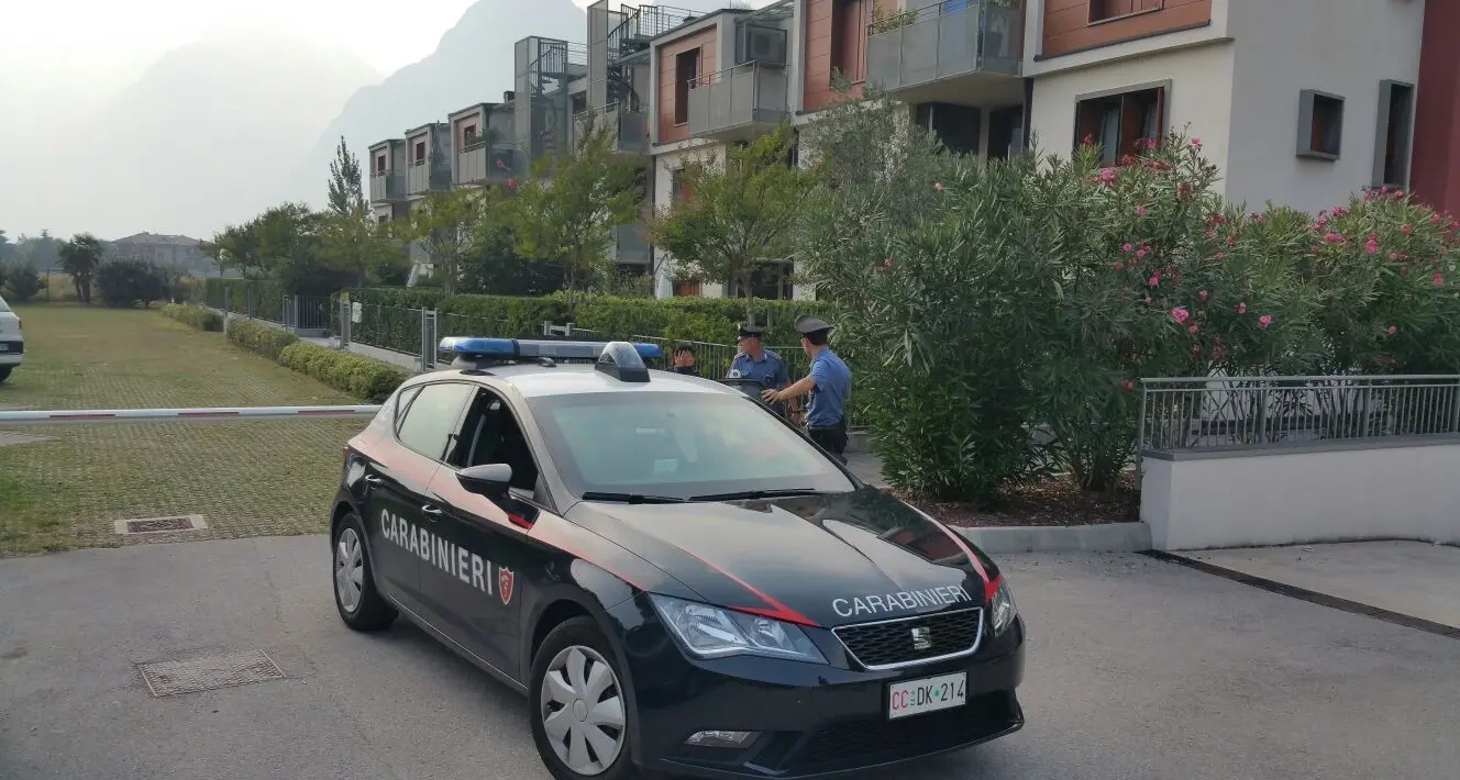 Tenta il suicidio, salvato dai carabinieri