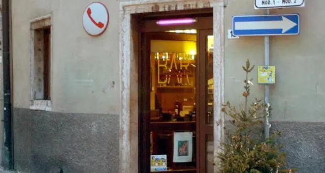 Niente birra, minacce con molotov