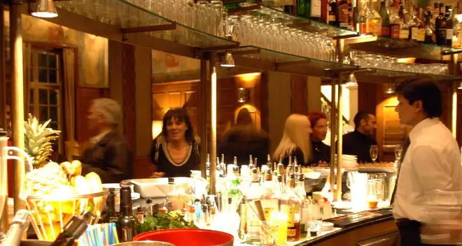 «Aprire un bar? Basta l’autocertificazione». Ma l’iter è un’odissea