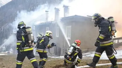 I vigili del fuoco al lavoro (Foto Bertolini)