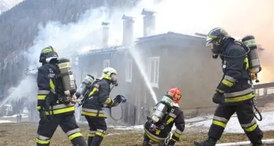 Rabbi: incendio distrugge maso, evacuate due famiglie