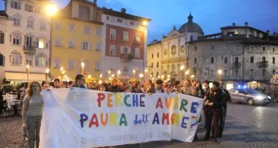 La fiaccolata contro l'omofobia / VIDEO