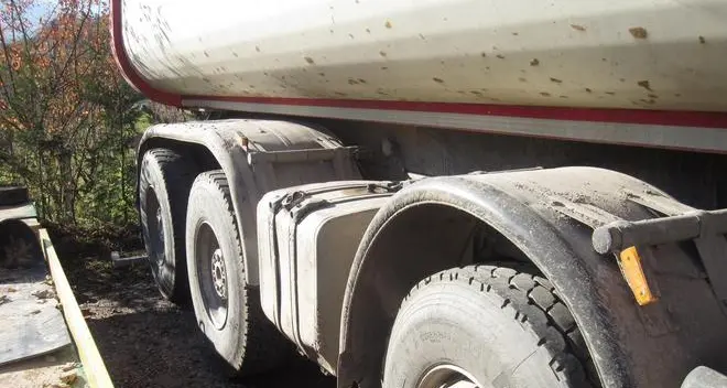 Maxi furto di gasolio, due arresti a Malé