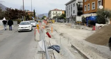 Riva, residenti contro l'aiuola spartitraffico
