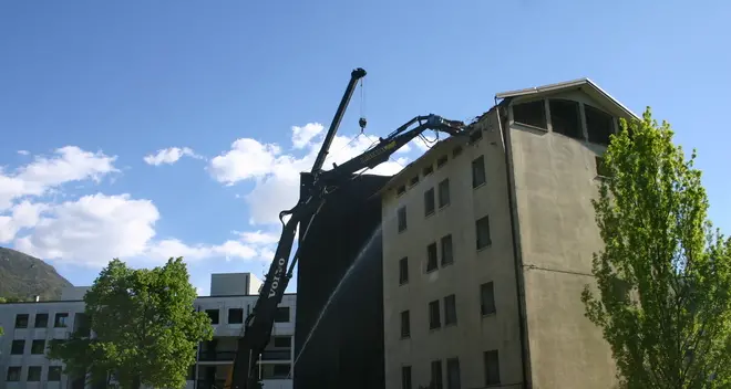 Iniziata la demolizione delle «Palafitte»