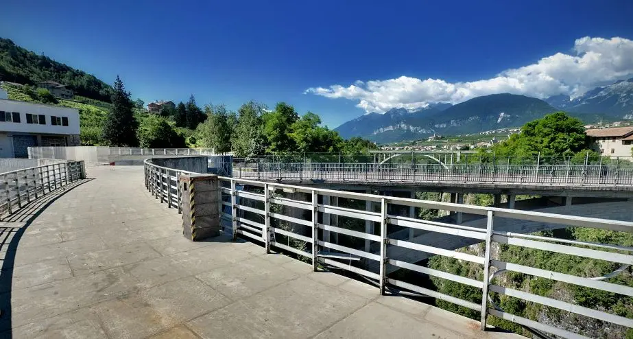Un “ponte” di vetro e ferro sulla diga di Santa Giustina