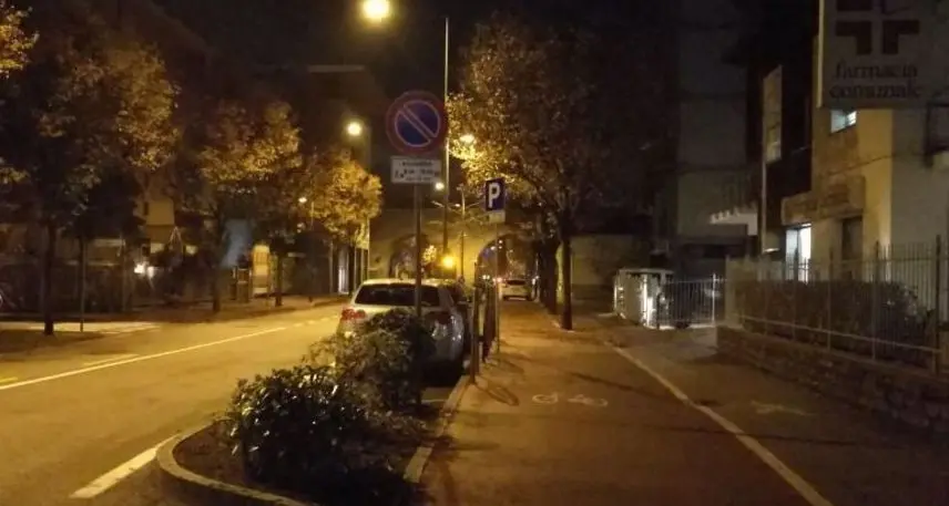 Aggredita e rapinata: ferita a 88 anni