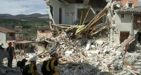 Cani da ricerca in viaggio in elicottero da Mattarello