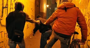 Trento: quindicenni rapinati dai coetanei