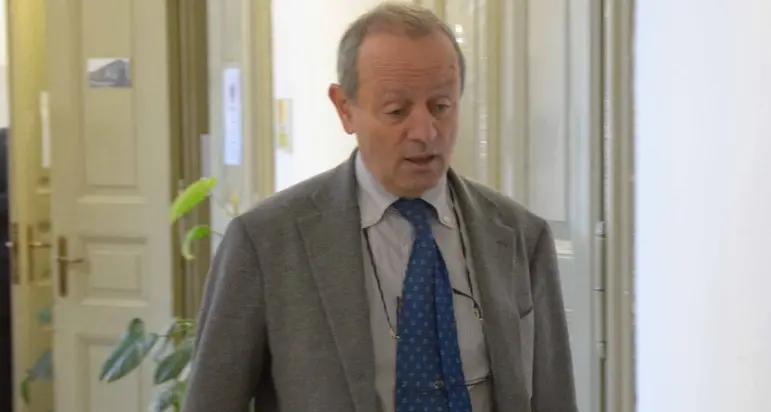 Blocca il cliente moroso: albergatore va a processo
