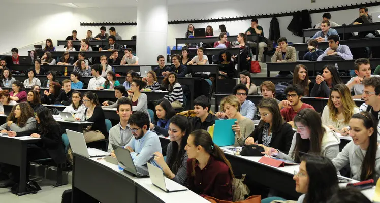 Laureati in fuga all’estero, l’emorragia si aggrava