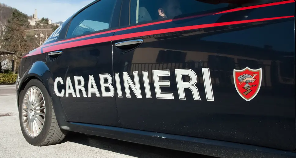 Anziani soli raggirati dalle prostitute