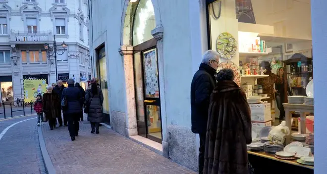 «Shopping, bastano venti domeniche»