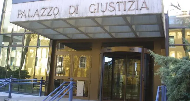 Tentata estorsione su Facebook