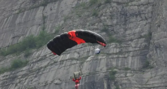 Si lancia dal Brento: gravissimo base jumper