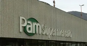 Pam aperto di domenica, scoppia il caso