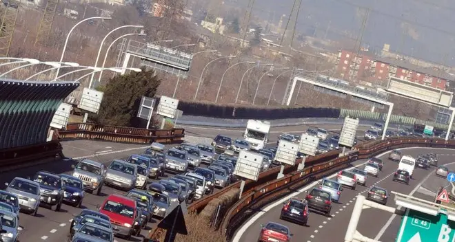 A22, utile in lieve calo meno incassi e più spese