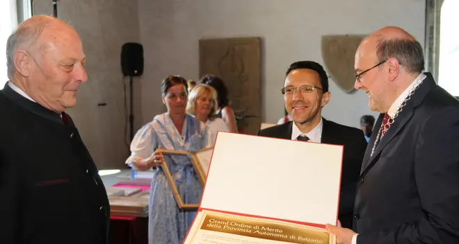 Dellai premiato da Durnwalder
