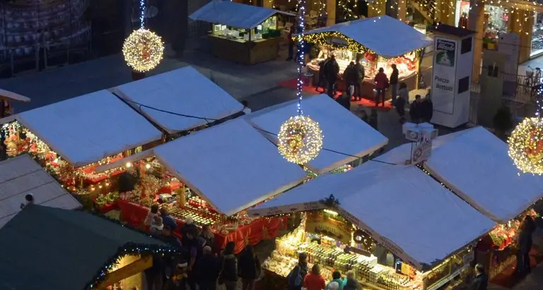 Trento, uomo armato di pistola al Mercatino di Natale