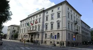 Super-dirigenti, è sfida per il posto