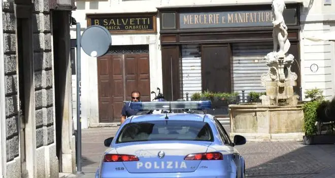Si spoglia in web cam e gli estorcono 500 euro