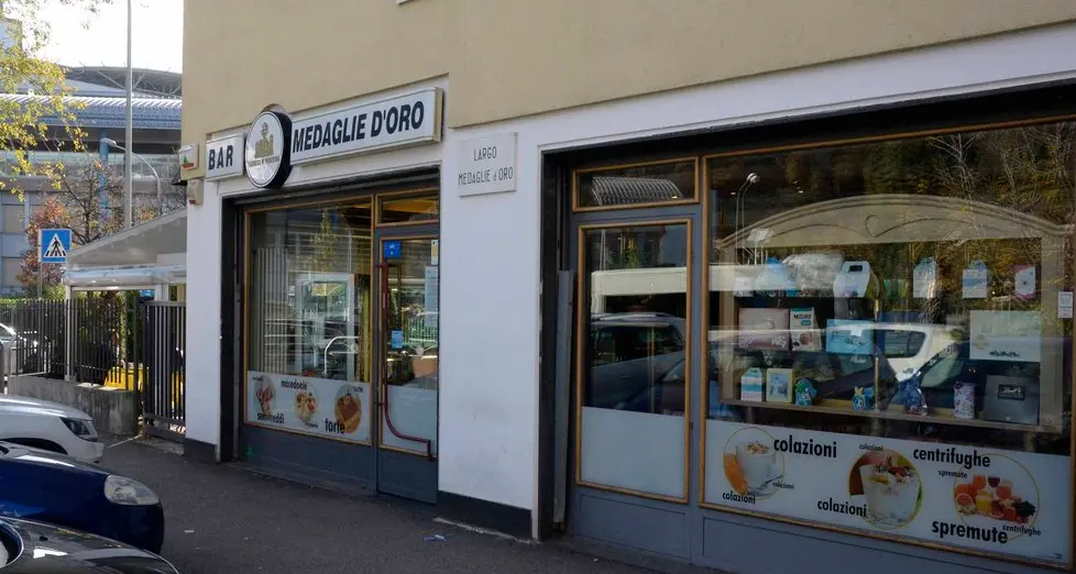 Al bar con la pistola, denunciato