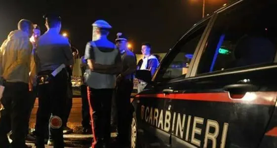 Sorpreso a rubare in casa, inseguito e arrestato