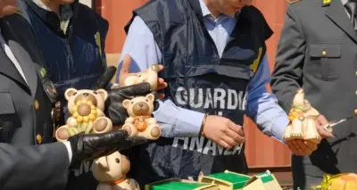 Bolzano: angeli Thun falsificati, scoperto un giro da 6 milioni di euro / Foto - Video