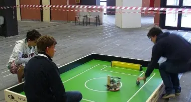 Scuola: premiati i robot calciatori del liceo Galilei di Trento