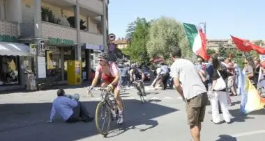 Giro di Padania, schiaffi ai ciclisti