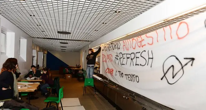 Occupata l’ex mensa al Santa Chiara
