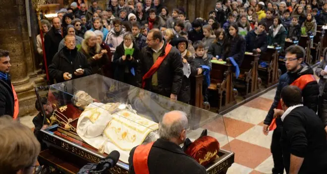 Le reliquie di don Bosco arrivate tra due ali di folla