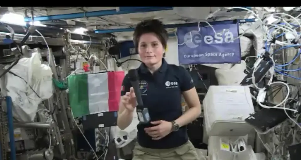 Samantha: \"Ogni giorno mi trasformo in creatura dello spazio\"
