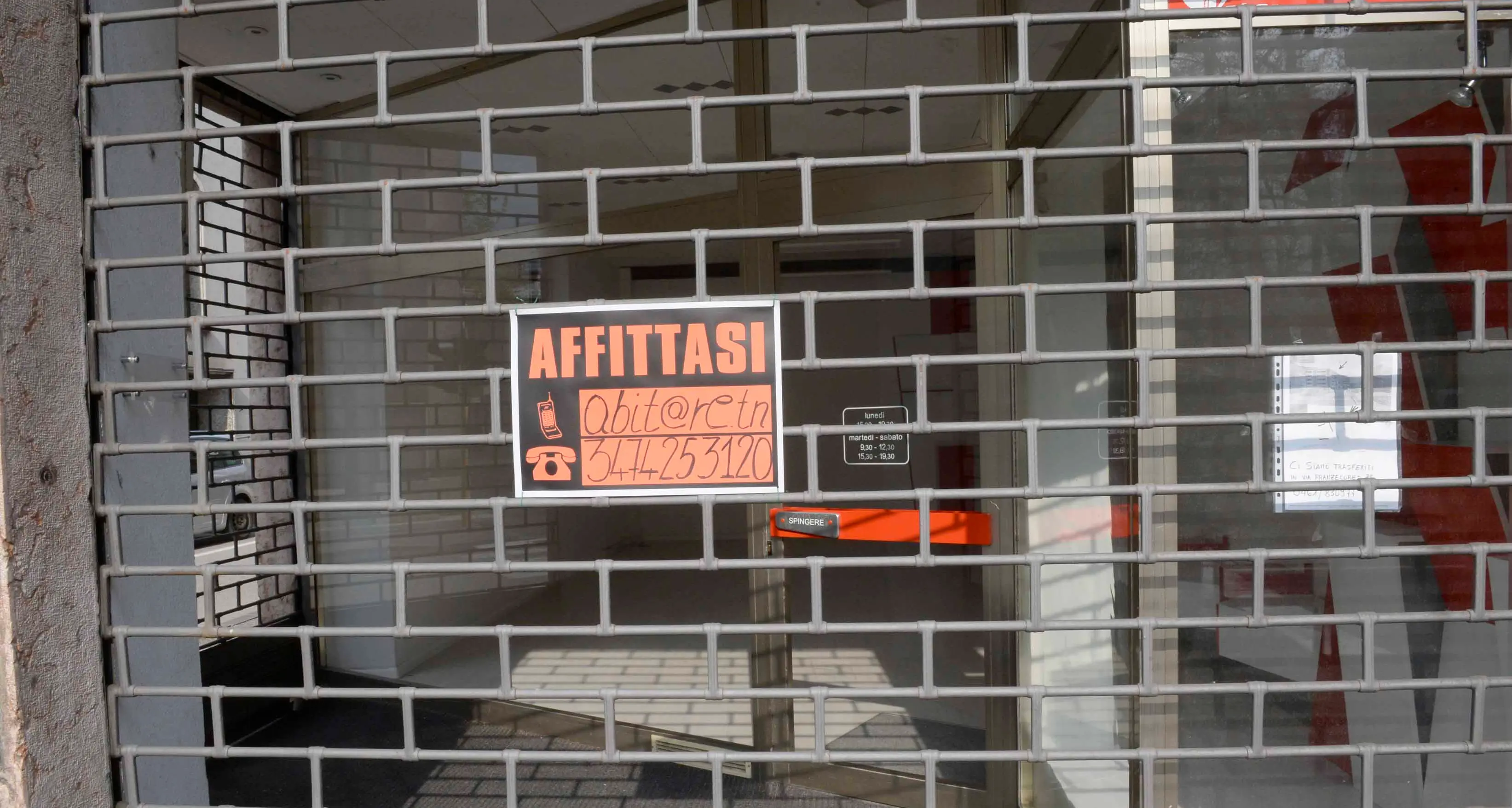 Via Brennero, commercio in crisi: una lenta agonia