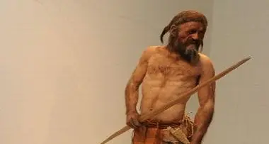 Ötzi aveva occhi marroni ed era intollerante al lattosio