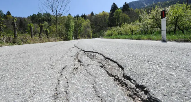 Le buche del Cimirlo e la pericolosità della curva a Mesiano