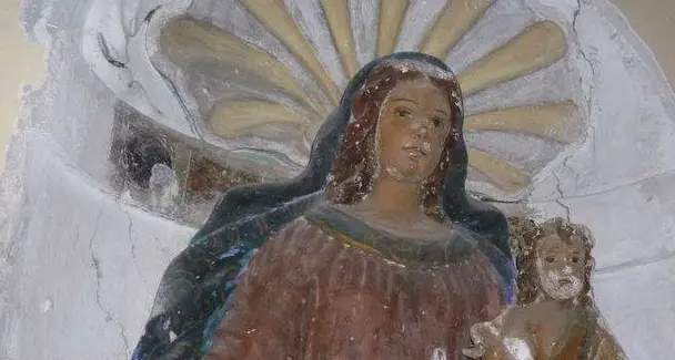 Madonna murata per 80 anni: è mistero