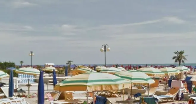 Prete trentino muore in spiaggia a Jesolo
