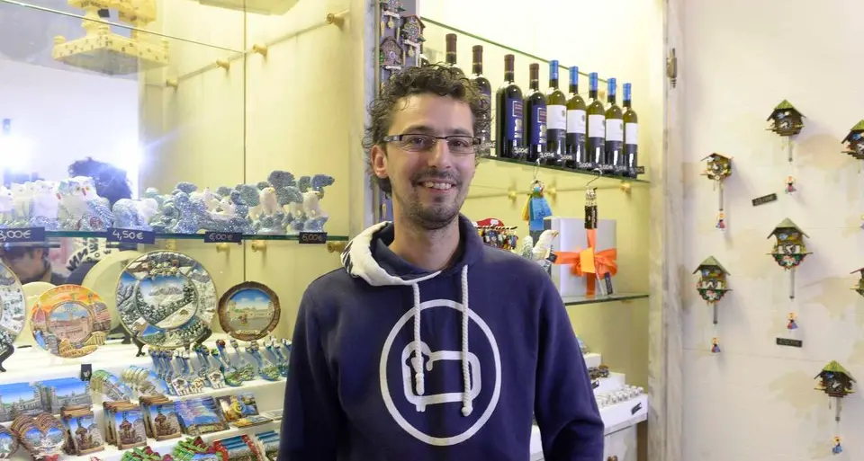 Al posto delle slot ora c’è l’angolo dedicato ai souvenir