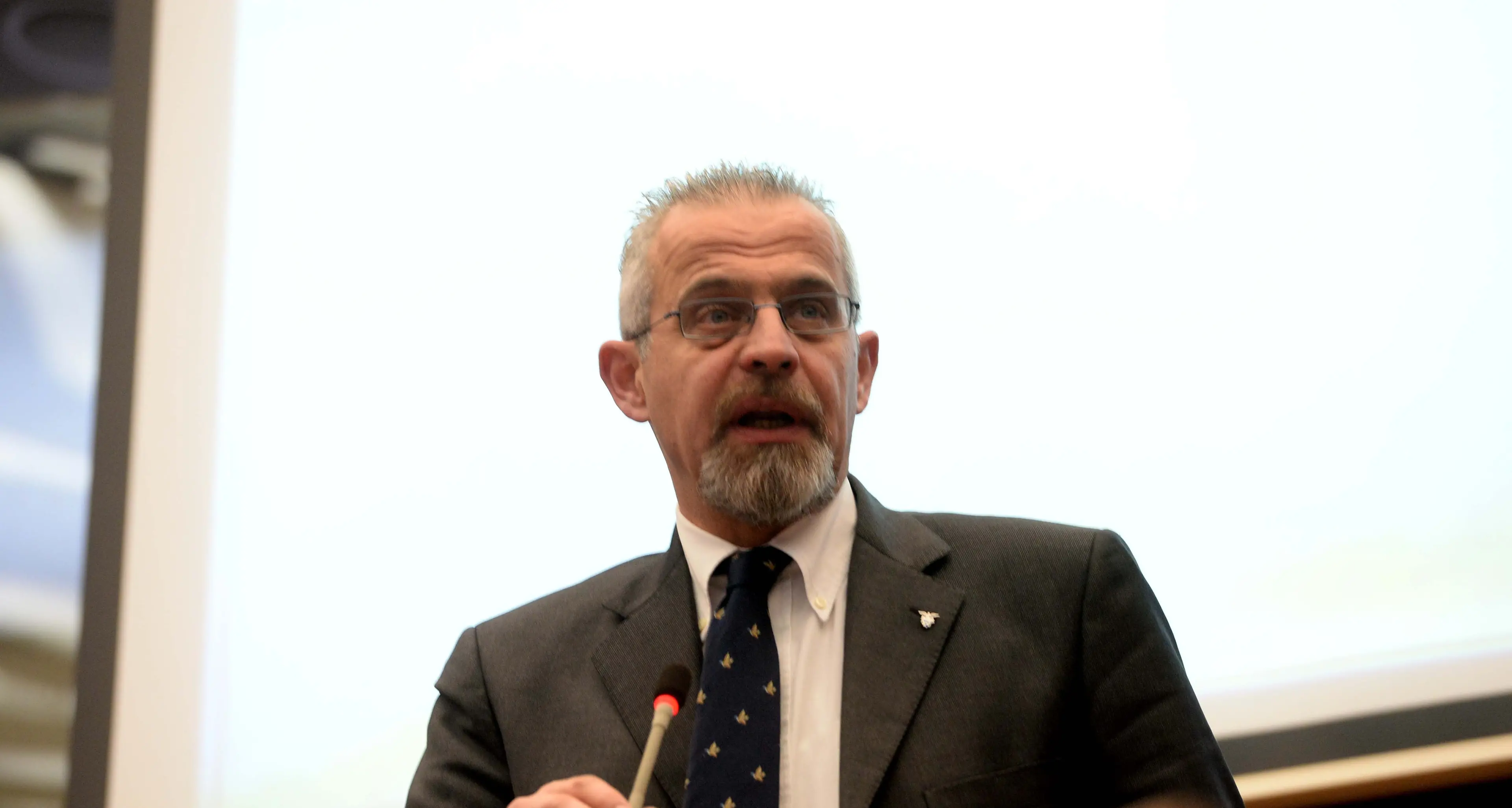 E subito Borga bacchetta il deputato: \"Ottobre magnifica Renzi come il Duce\"