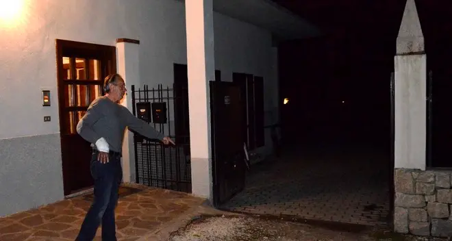 Benzinaio derubato dell’incasso sotto casa