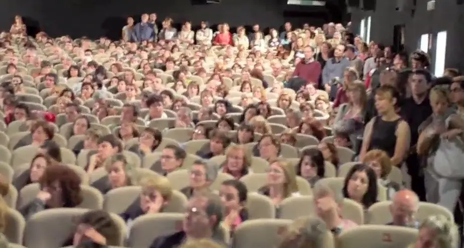 Scuola, cinema gremito con gli insegnanti riuniti dalla Uil / video