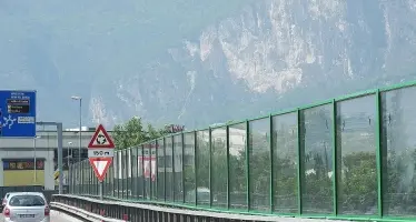 Parte la guerra alle strade rumorose