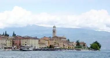Crociera a Salò, il Pd va all'attacco