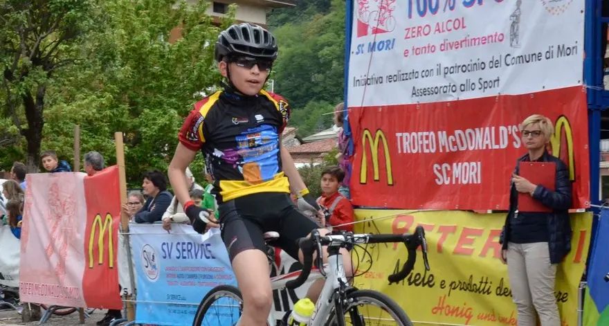 Ciclistica Dro, abbuffata al McDonald’s di Mori