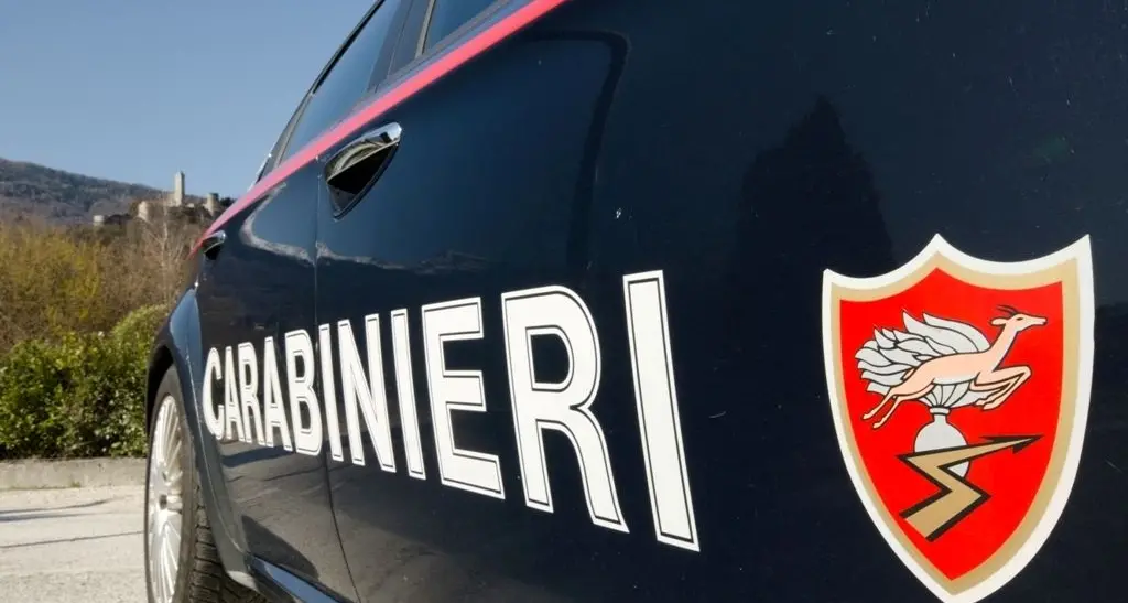 Era agli arresti domiciliari per furto, ma scappa. Denunciato albanese