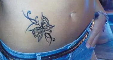 Piercing e tatuaggi, il corpo dei giovani è un linguaggio