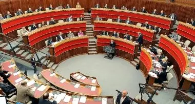 Tre consiglieri non danno i redditi