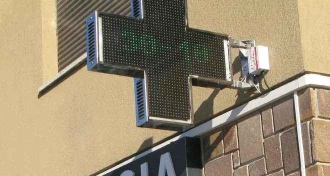 Tenta una rapina in farmacia: arrestato